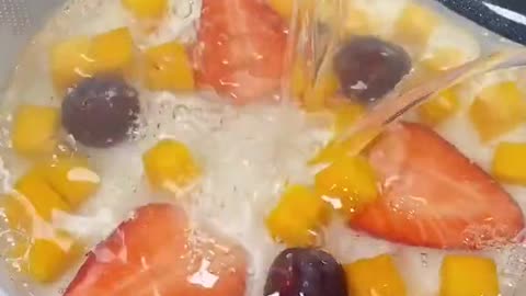 I made fruit jelly cake at home, and it was easy to handle it in three steps
