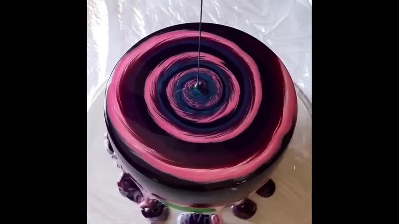 Satisfying Cake glazing and decorating