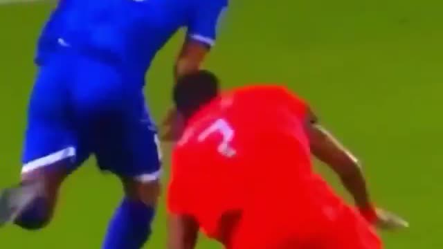 FUNNY FOOTBALL DRIBBLE