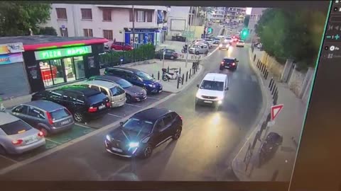 Mob execution in Marseille, France in broad daylight...
