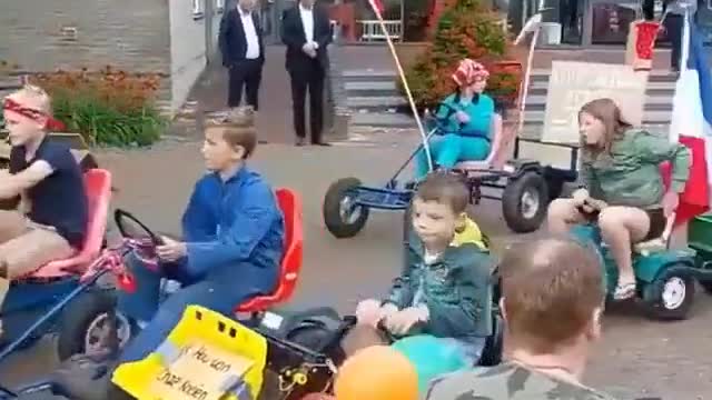 Dutch children showing their support for the farmers protests