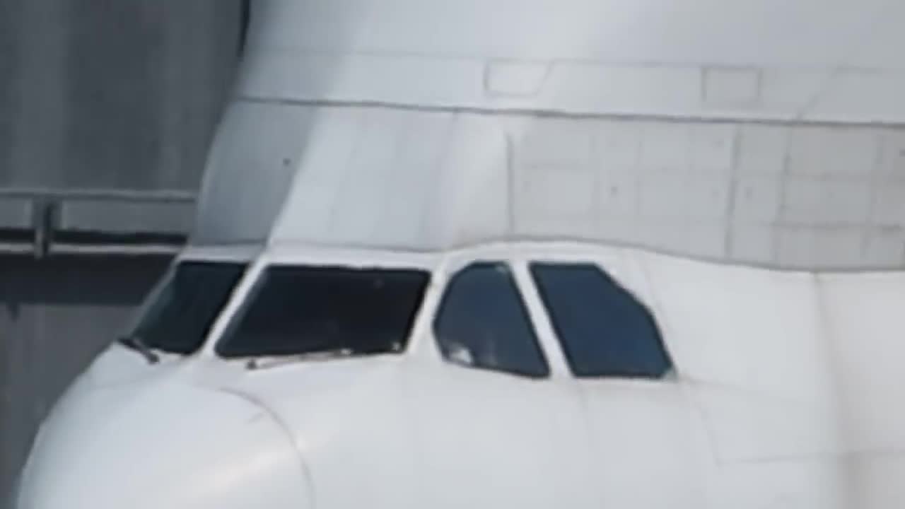 Airbus Beluga landing and takeoff at Finkenwerder, EDHI-12