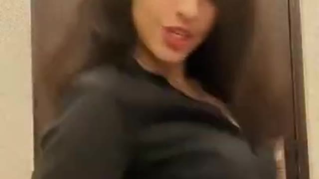 Gorgeous girl dance 🥵 she is indian bollywood queen