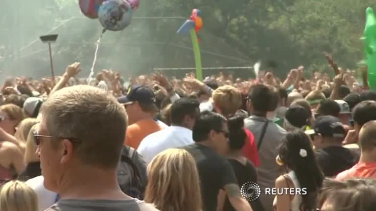 Thousands flock to Chicago's Lollapalooza