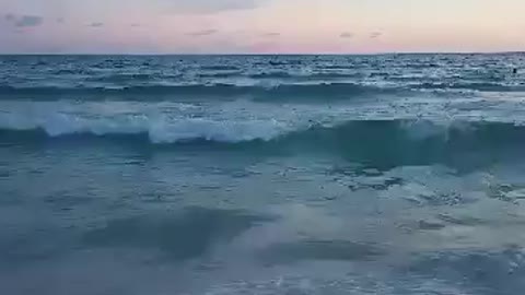 Soothing waves at Panama City beach