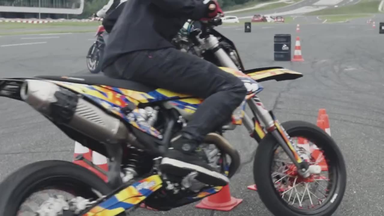 KTM 450 SUPERMOTO VS KAWASAKI NINJA MUST SEE