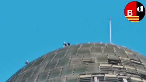 Dos detenidos por escalar la Torre Glòries de Barcelona sin protección