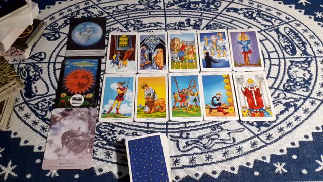 Pisces October tarot reading "Keeping your own council and gaining clarity"