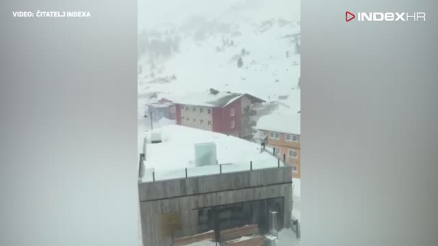 Hrvati zapeli u snijegu u Austriji