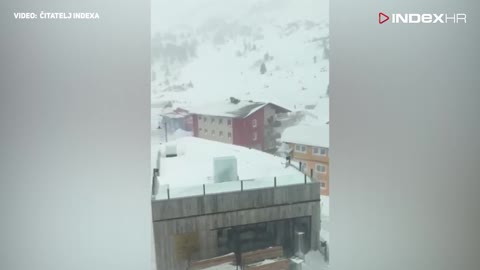 Hrvati zapeli u snijegu u Austriji