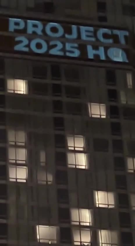 DNC projecting “Project 2025 HQ” on Trump Tower