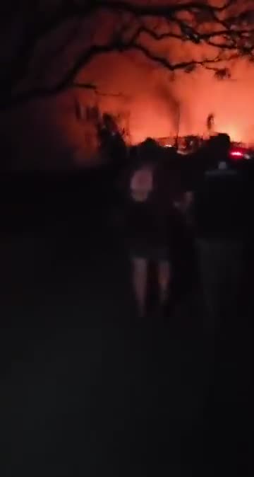 People in the water when Lahaina burned!