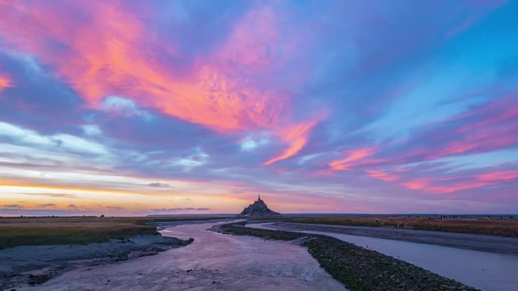 The full sun-to-night delay at Mont Saint-Michel contains a brief