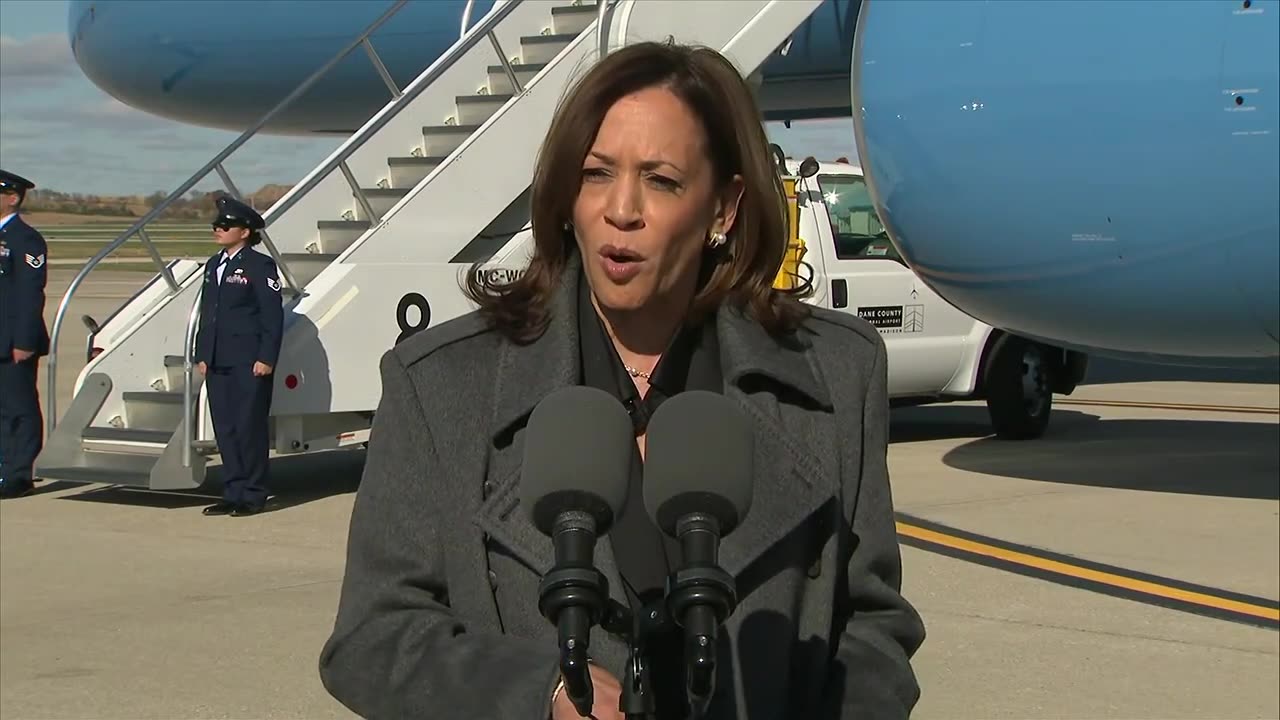 RAW: Kamala Harris arrives in Madison, Wisconsin, and meets with reporters