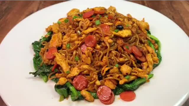 Super delicious fried instant noodles, a look at it