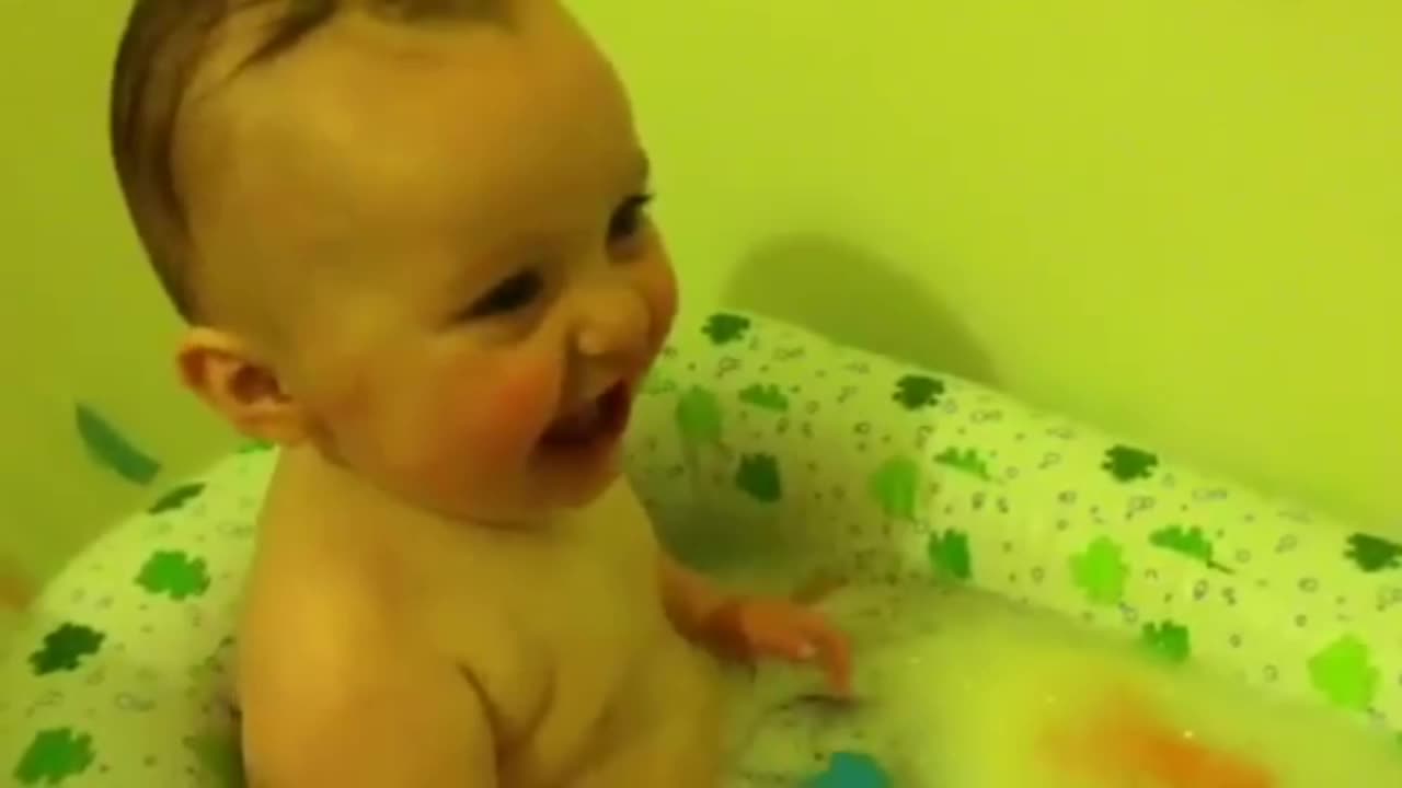 Cute baby Enjoy 😘 bathing and loughing