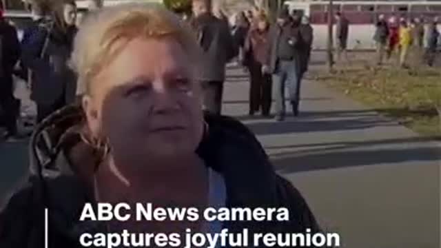 James Longman encounters special moment while interviewing activist in Kherson l ABC News