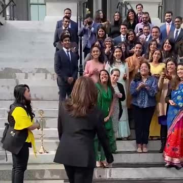 HO is wearing a mask only to remove it while approaching a crowd of is make sense to you,