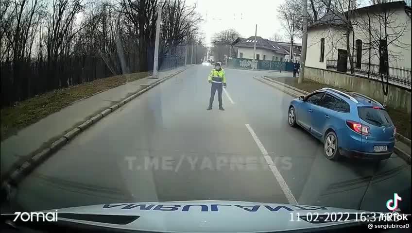 In Chisinau, a policeman stopped an ambulance