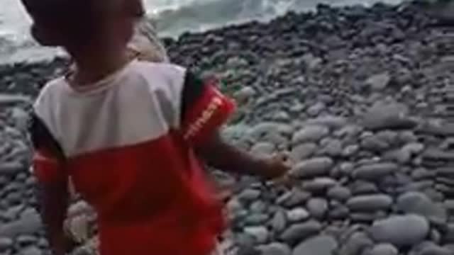 Kid throw stone gone wrong 😜😜