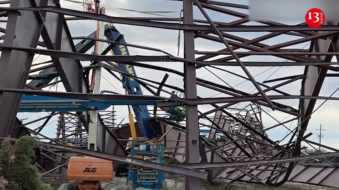 Hangar collapse on grounds of the airport in Boise, Idaho - 3 people killed and 9 injured