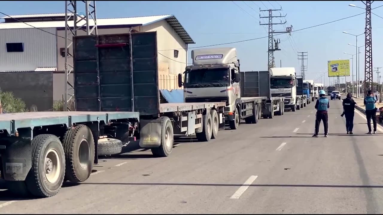 First aid trucks enter Gaza