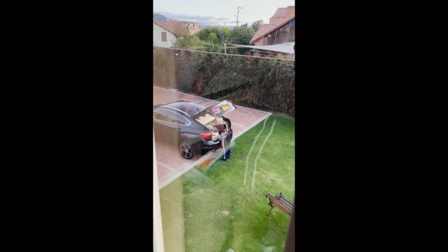 Funny Lady Fights with Car - Best Prank