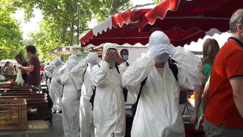 Les Masques Blancs Lyon Marché de Guillotiere 11 sept