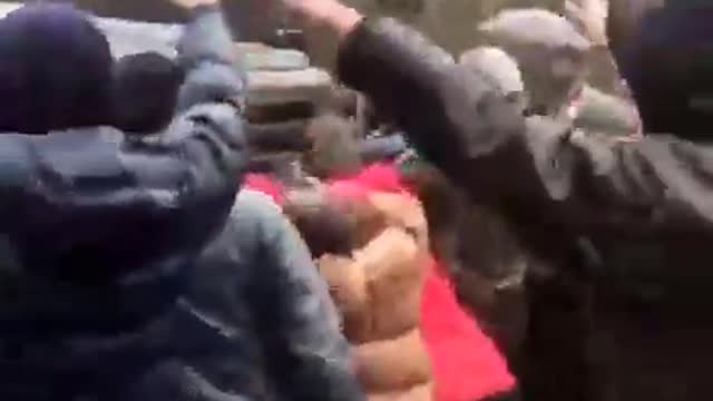 Ukrainians protest Russian forces' convoy