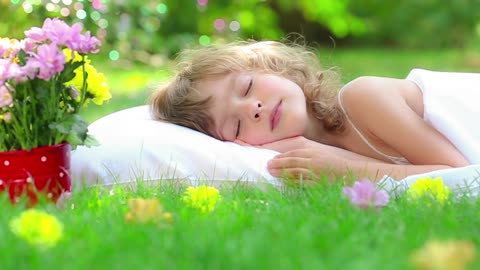 🎧 GARDEN ENVIRONMENT SOUND WHERE A HAPPY CHILD SLEEPS ON THE GREEN LAWN 🏡 NATURE SOUNDS 🕒 1 HOUR