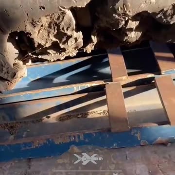 Evakuace zničeného ukrajinského 155mm samohybného děla Caesar