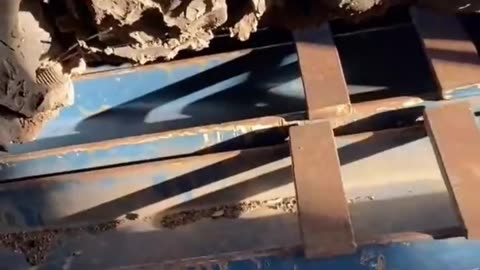 Evakuace zničeného ukrajinského 155mm samohybného děla Caesar