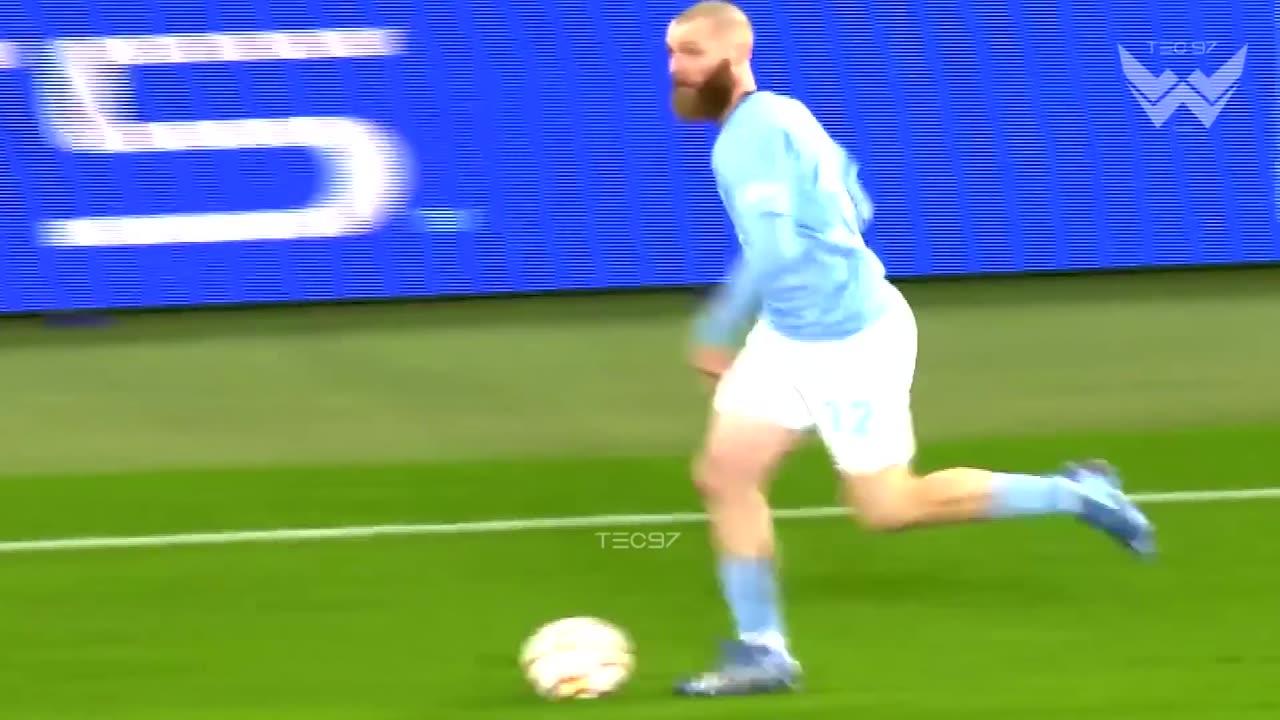 Football moments when 1 vs 1 isn't fair