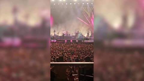The Killers booed in Georgia for inviting Russian on stage