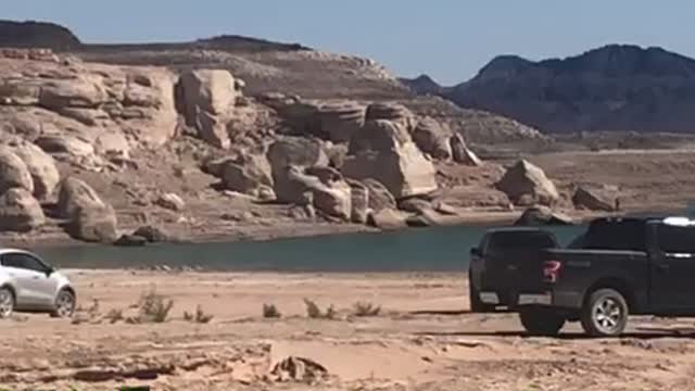 20 feds roll in to Lake Mead boxcar cove take man into custody