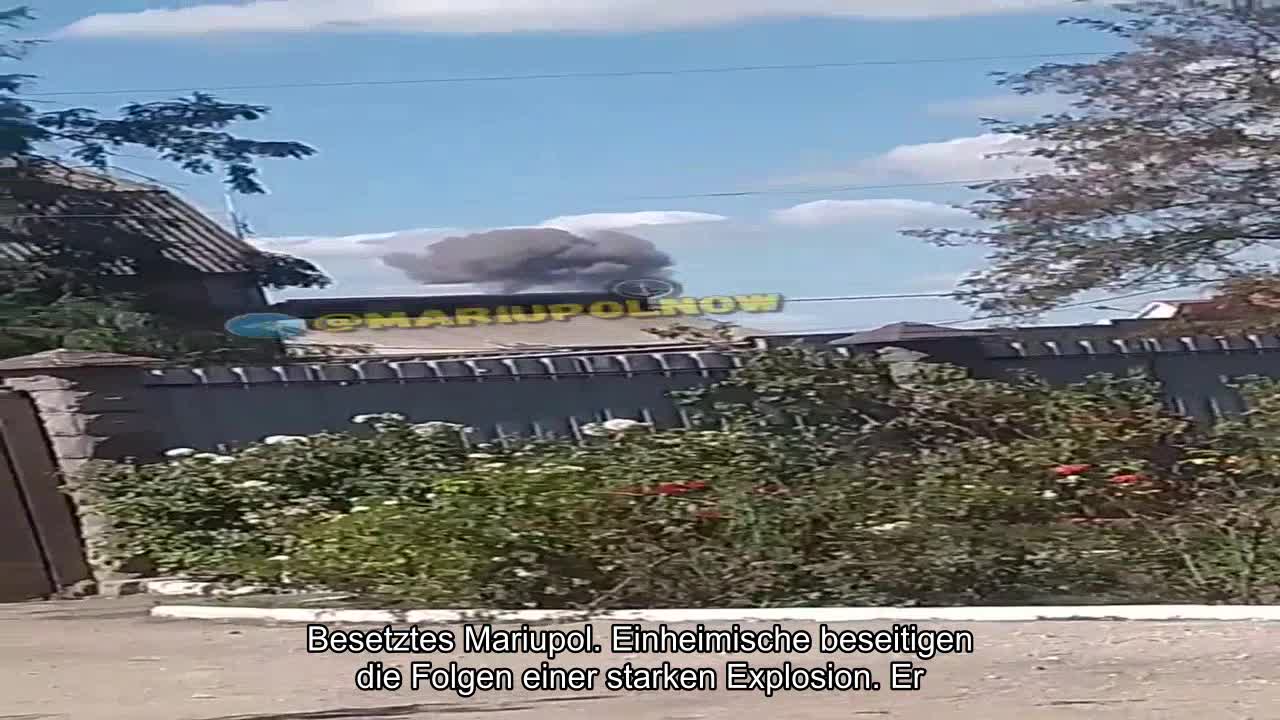 Besetztes Mariupol. Einheimische beseitigen die Folgen einer starken Explosion. Es geschah in der