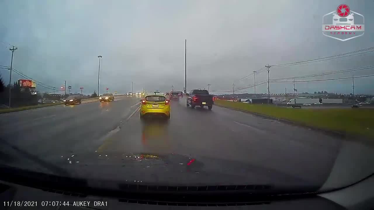 Terrible drivers caught on dash cam