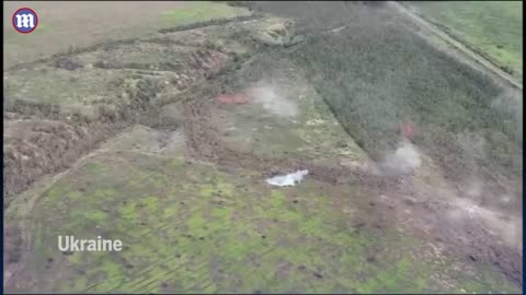 Ukrainian Tanks blitz Russian tranches from close range after storming cross