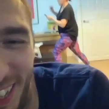 1 or 2 😂 Thats like the most complicated dance i have EVER seen. Incredible❤️