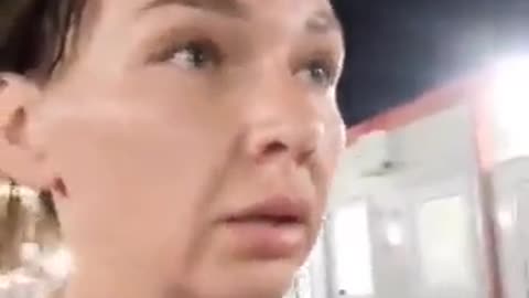 Ukrajinská uprchlice si stěžuje na ubytování v Bulharsku. Místo hotelů tábor s ostnatým drátem