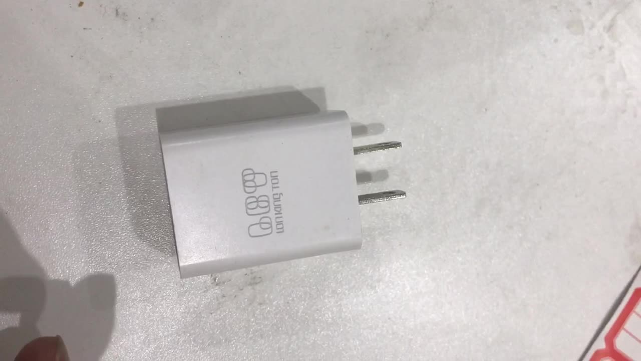 Mobile phone charging head