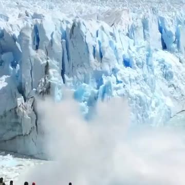 In the video, the melting of glaciers in Antarctica 😱