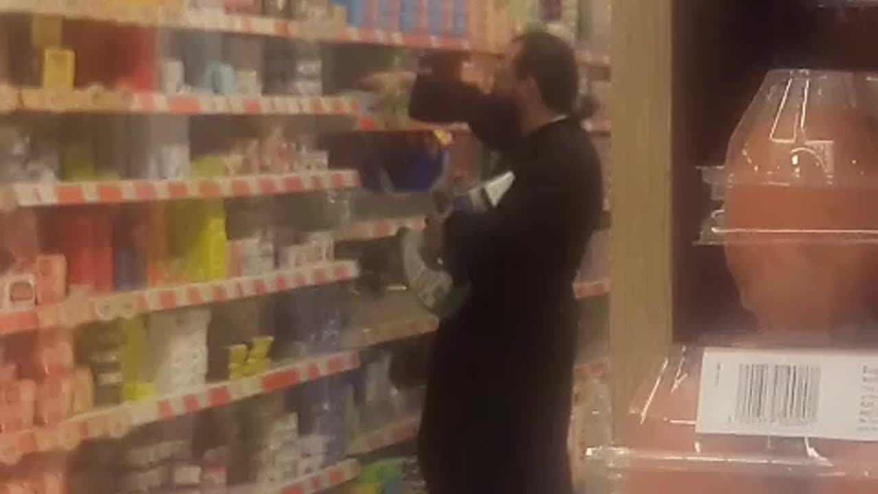 Ο ΨΕΥΤΟΓΟΧ ΜΑΤΘΑΙΙΚΟΣ ΕΙΚΟΝΟΜΑΧΟΣ ΨΩΝΙΖΕΙ ΜΟΝΟ ΑΠΟ ΠΟΛΥΕΘΝΙΚΕΣ!!!