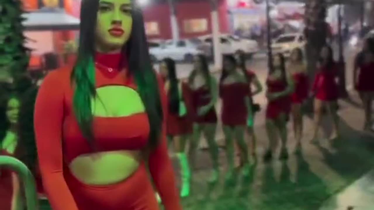 Imagine smashing all these babes in one night...😃