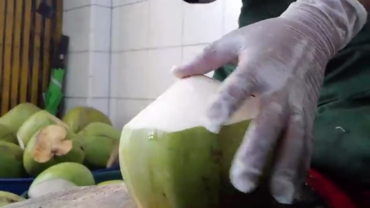 Making Thai Coconut Drinks, Ice Cream & Jelly – The Ultimate Street Food Experience!