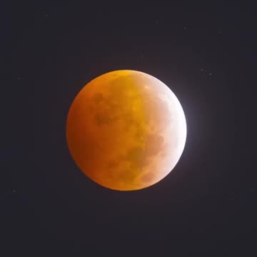 131K views Total lunar eclipse in under 20 seconds 🤯