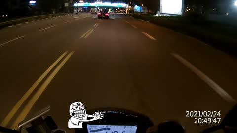 BMW M850i Vs Suzuki sv650x
