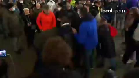 Milano - forze dell'ordine fedeli al regime.