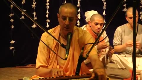 H.H. Niranjana Swami kirtan