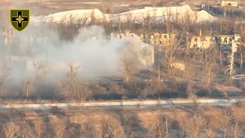 UA Tank firing at a building allegedly occupied by Russian soldiers